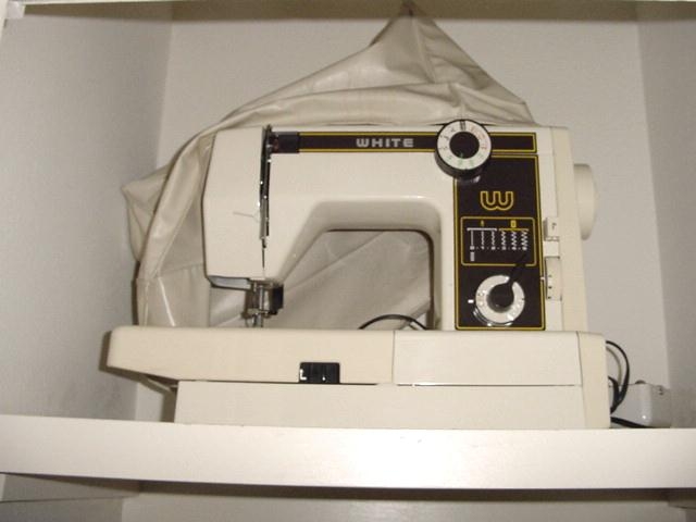 Sewing Machine.JPG