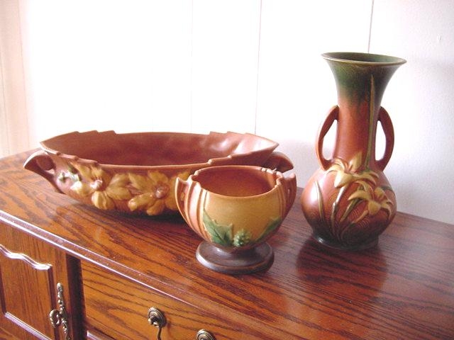 Roseville Thornapple Bowl Large Console Bowl And Vase.JPG